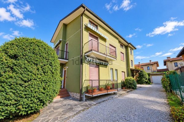 appartamento in vendita ad Arosio