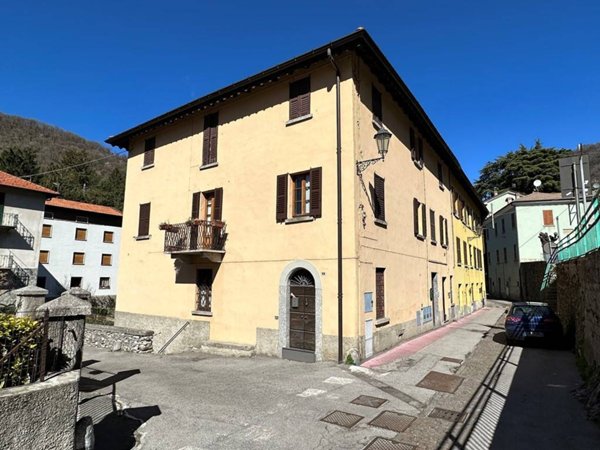 appartamento in vendita ad Asso