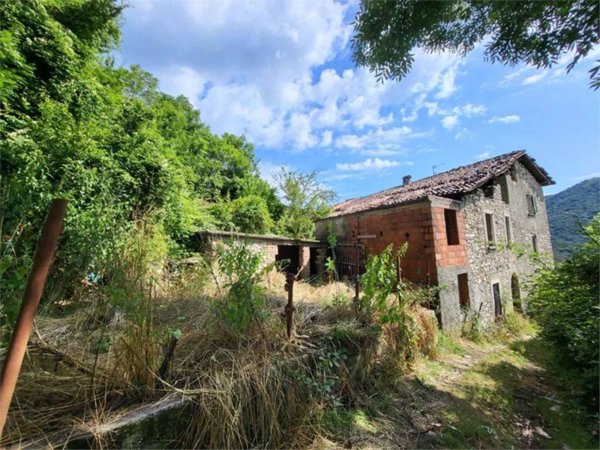 casa indipendente in vendita ad Asso