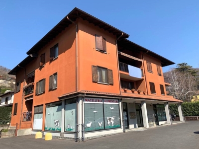 locale commerciale in vendita ad Asso