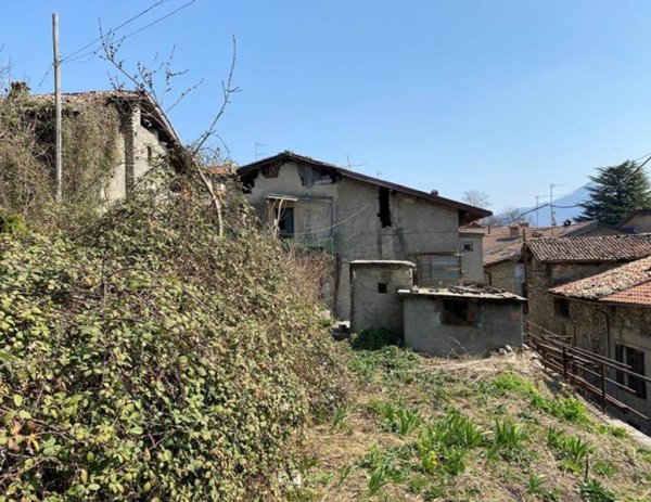 casa indipendente in vendita ad Asso