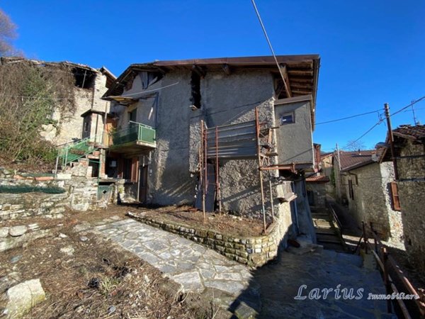 casa indipendente in vendita ad Asso