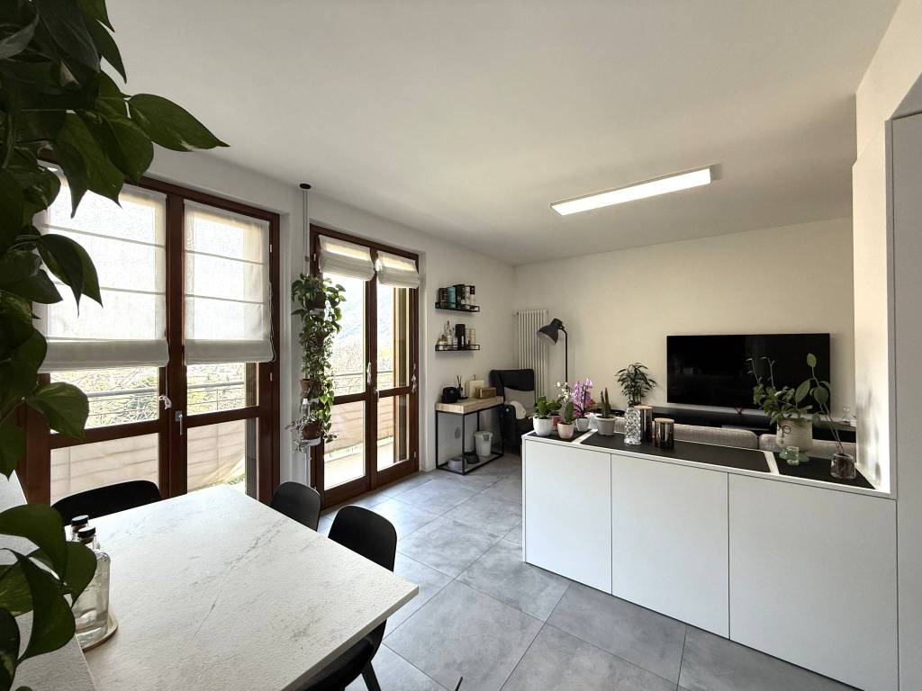 appartamento in vendita ad Asso