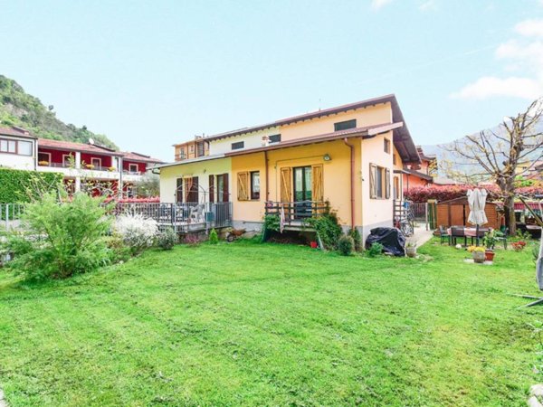 casa indipendente in vendita ad Asso