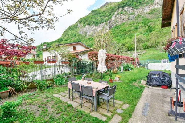 casa indipendente in vendita ad Asso