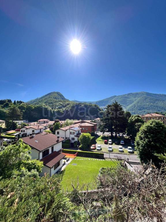 appartamento in vendita ad Asso