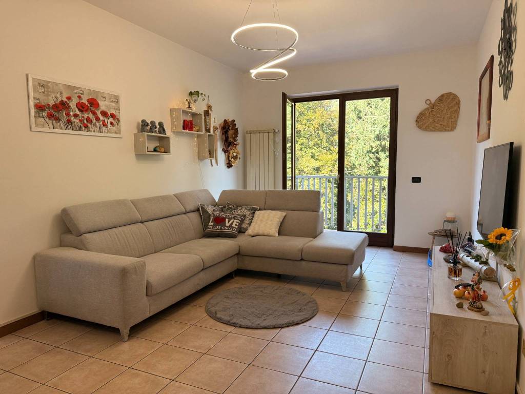 appartamento in vendita ad Asso