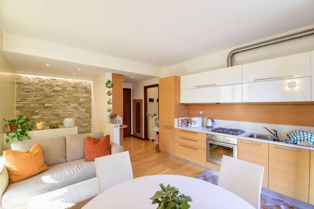 appartamento in vendita ad Asso