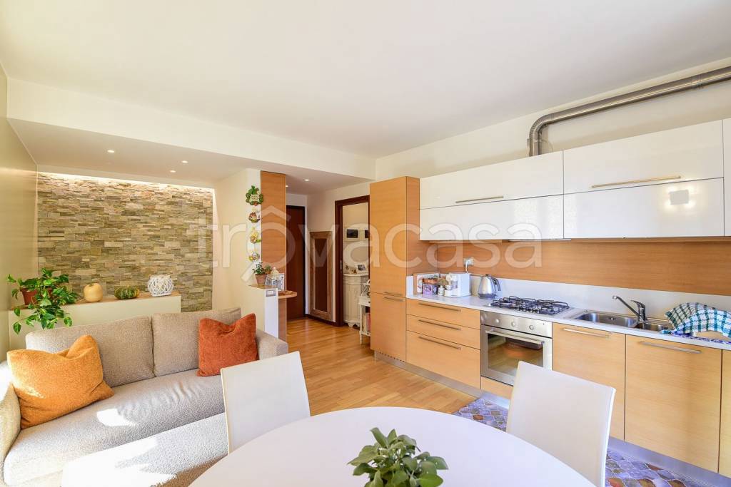 appartamento in vendita ad Asso