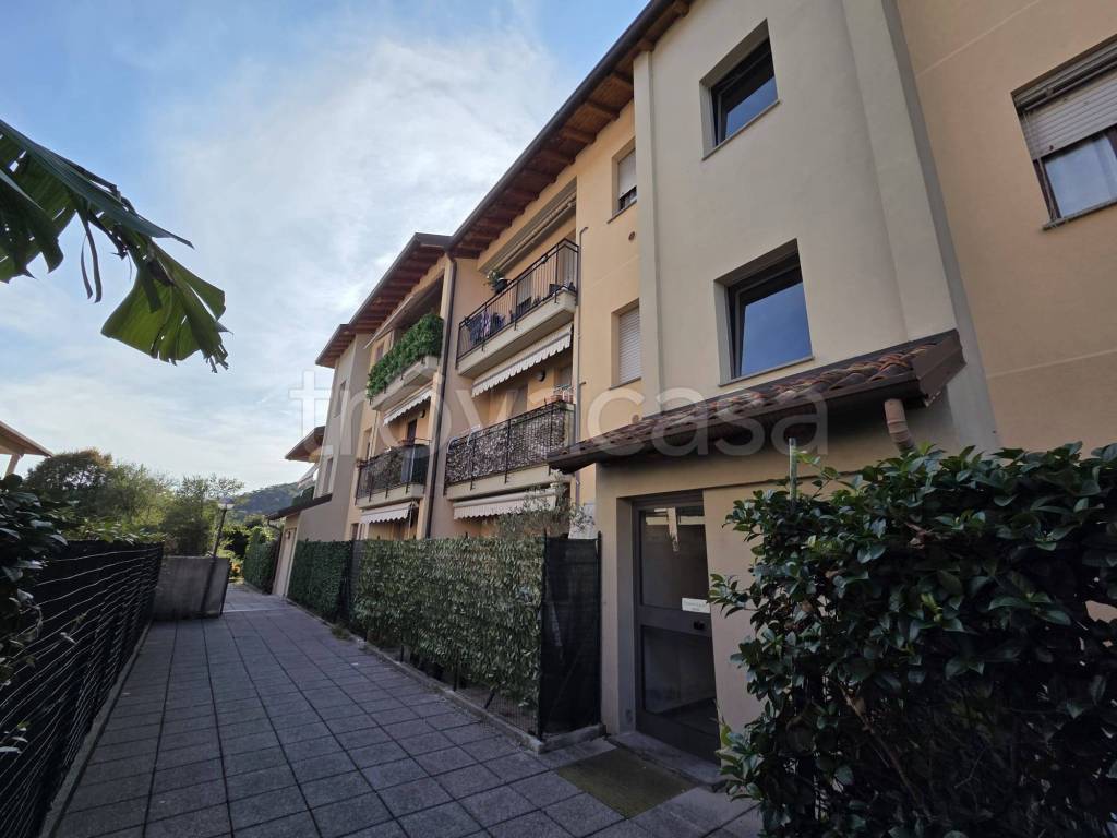 appartamento in vendita ad Asso