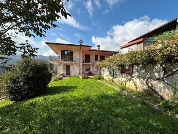 casa indipendente in vendita ad Asso