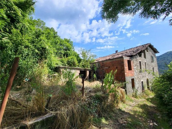 casa indipendente in vendita ad Asso