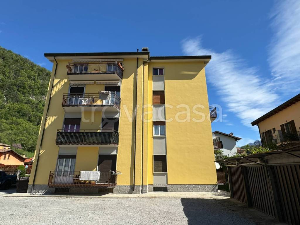 appartamento in vendita ad Asso