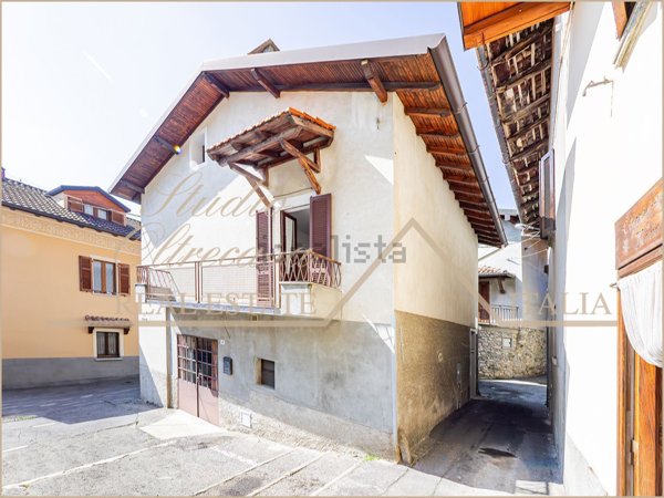 casa indipendente in vendita ad Asso