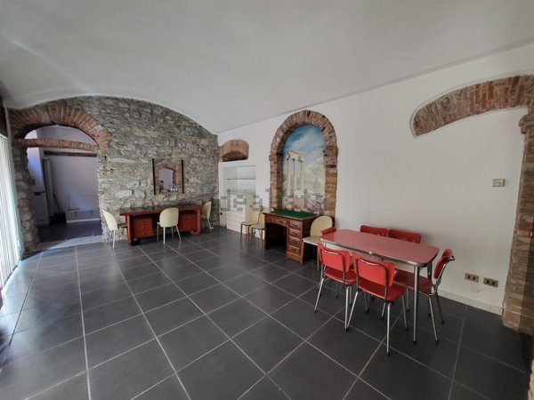 ufficio in vendita ad Asso