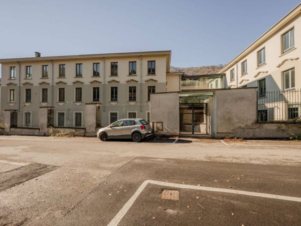 locale commerciale in vendita ad Asso