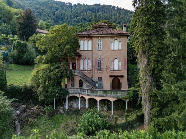 casa indipendente in vendita ad Asso