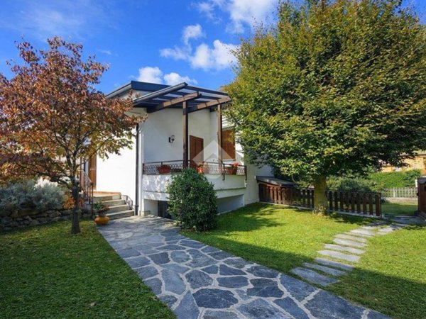 casa indipendente in vendita ad Asso