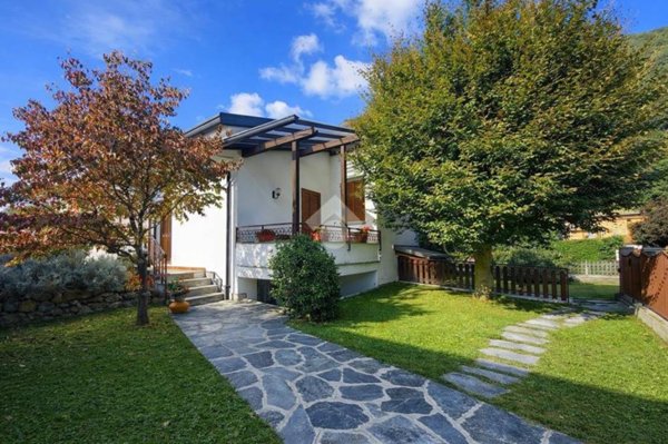 casa indipendente in vendita ad Asso