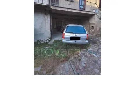 locale commerciale in vendita ad Asso