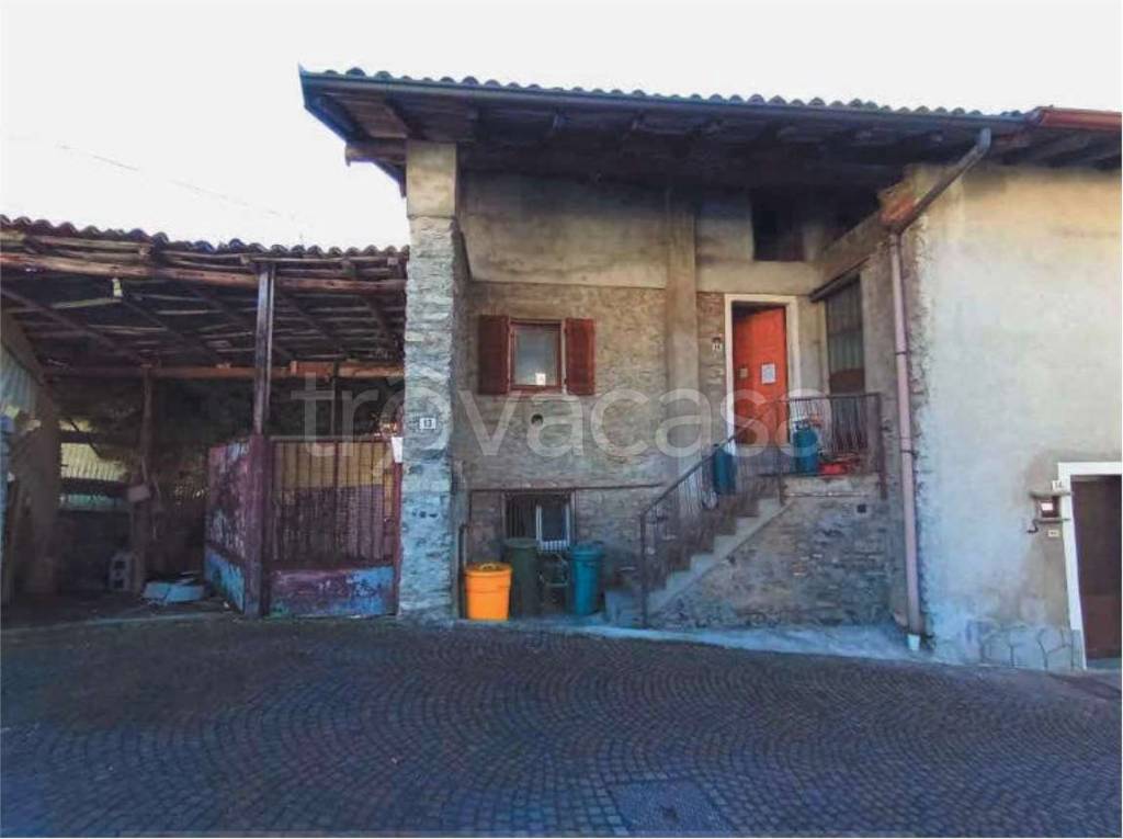 appartamento in vendita ad Asso