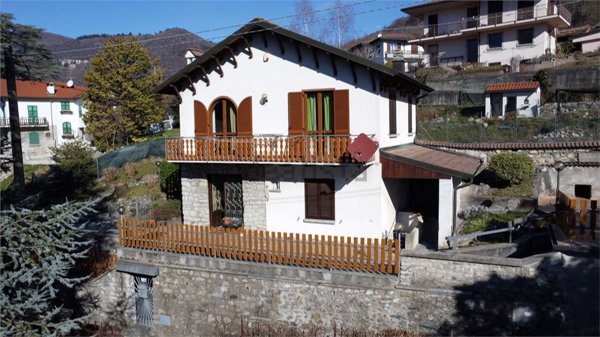 casa indipendente in vendita ad Asso