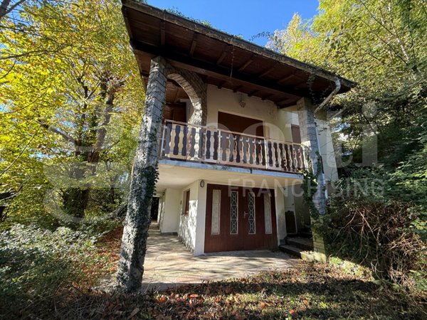 appartamento in vendita ad Asso
