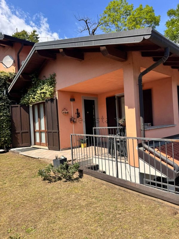 casa indipendente in vendita ad Asso