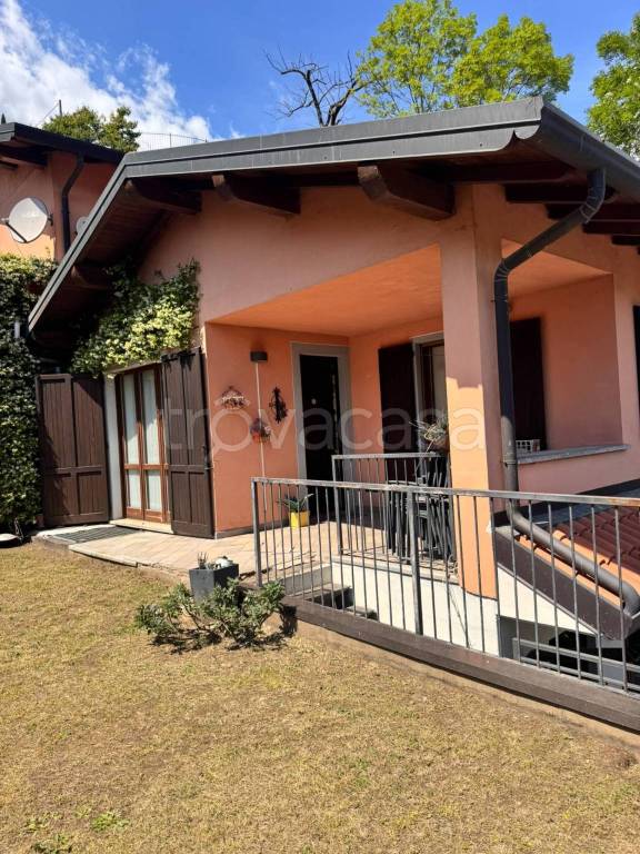 casa indipendente in vendita ad Asso
