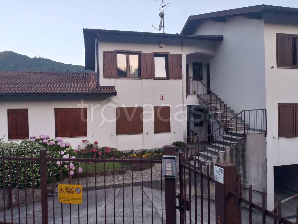 appartamento in vendita ad Asso