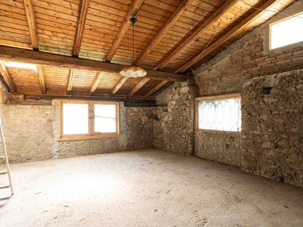 casa indipendente in vendita ad Asso