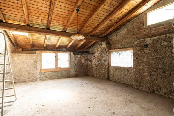casa indipendente in vendita ad Asso
