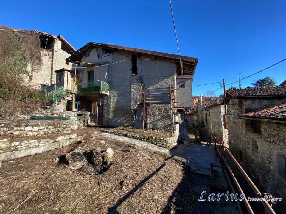 casa indipendente in vendita ad Asso
