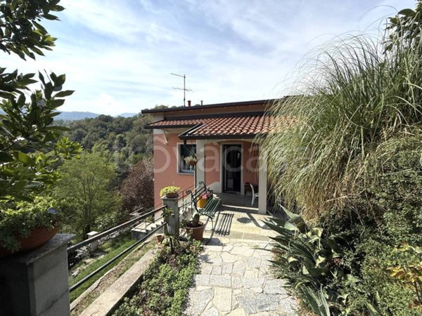 casa indipendente in vendita ad Asso