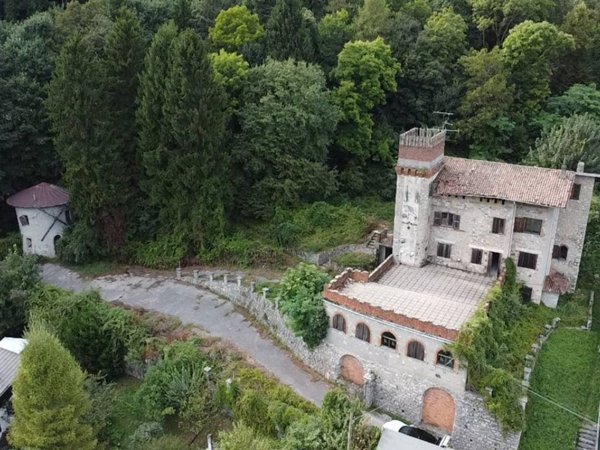 casa indipendente in vendita a Barni