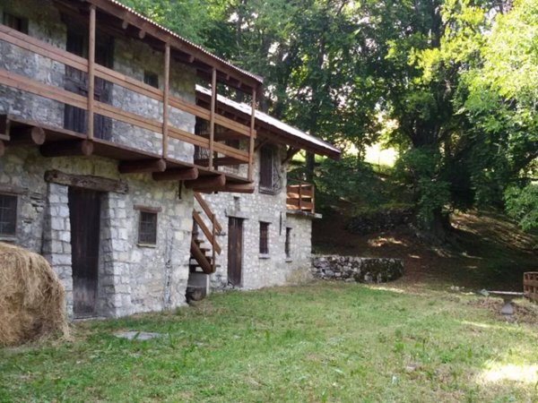 casa indipendente in vendita a Barni