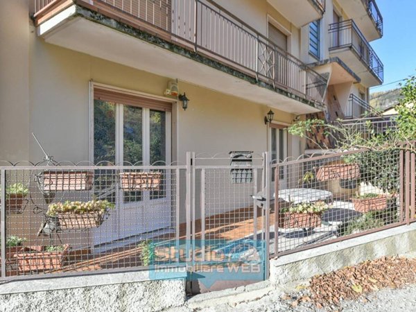 appartamento in vendita a Barni in zona Crezzo