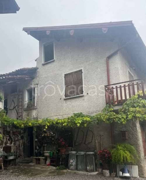 casa indipendente in vendita a Barni