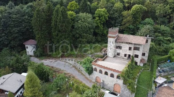 casa indipendente in vendita a Barni