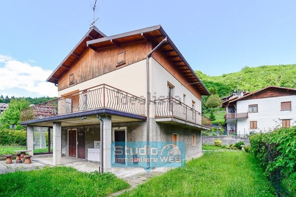 casa indipendente in vendita a Barni