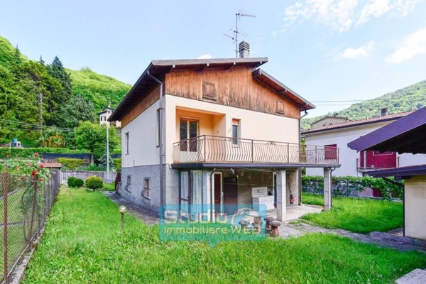 casa indipendente in vendita a Barni