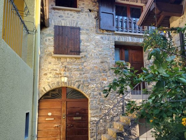 casa indipendente in vendita a Barni