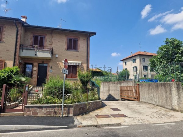 casa indipendente in vendita a Beregazzo con Figliaro