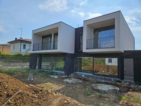 casa indipendente in vendita a Beregazzo con Figliaro