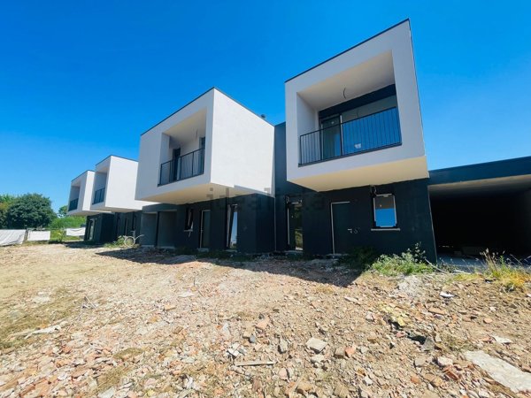 casa indipendente in vendita a Beregazzo con Figliaro