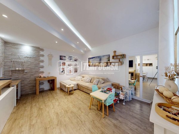 casa indipendente in vendita a Beregazzo con Figliaro