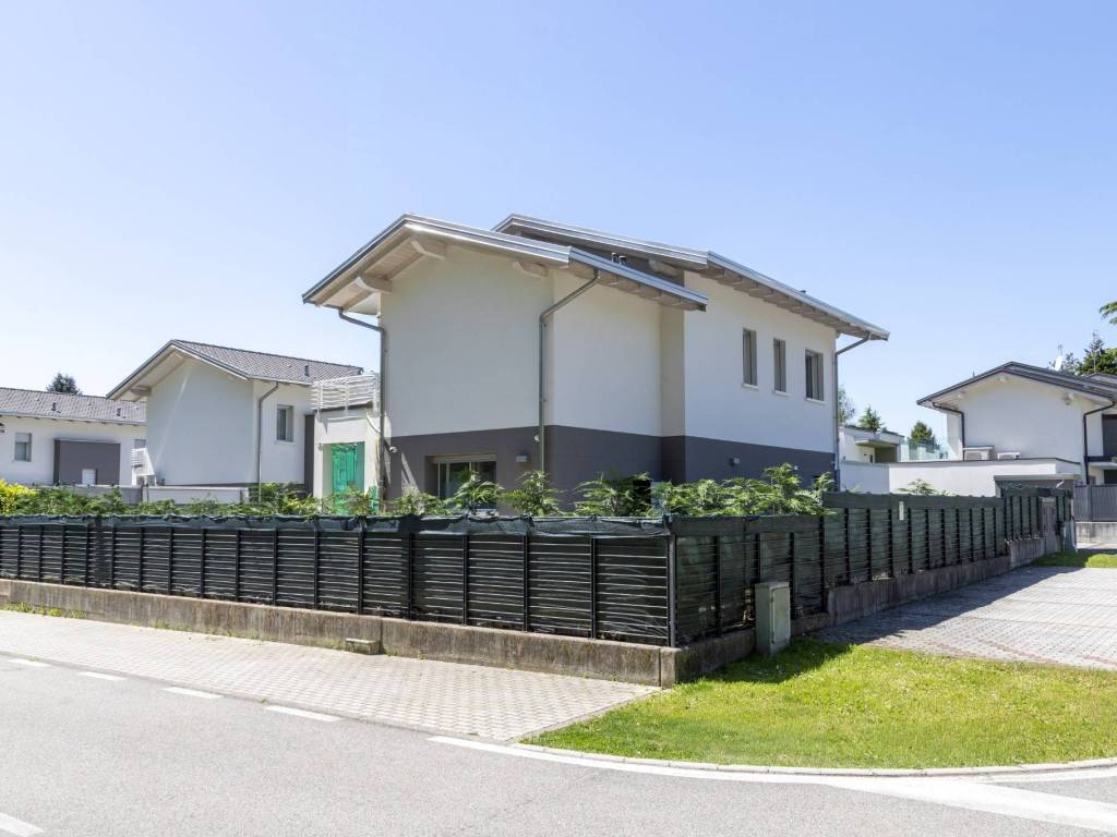 casa indipendente in vendita a Beregazzo con Figliaro