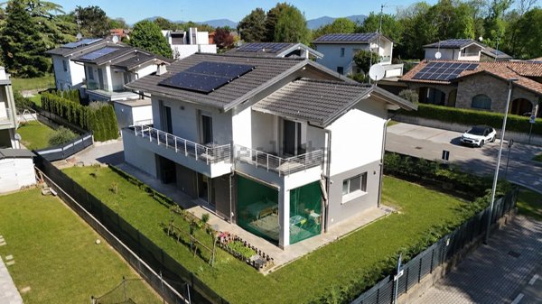 casa indipendente in vendita a Beregazzo con Figliaro