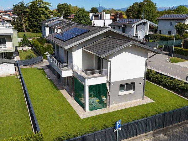 casa indipendente in vendita a Beregazzo con Figliaro