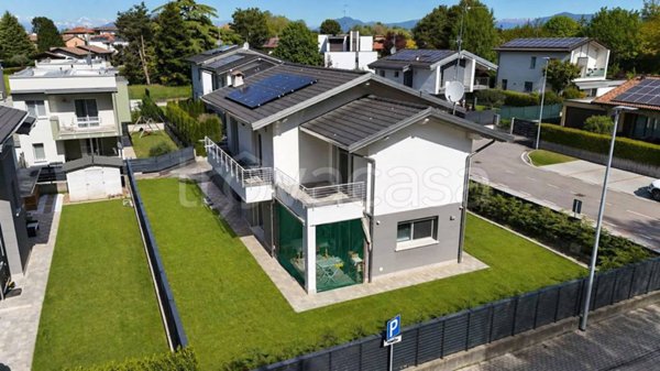 casa indipendente in vendita a Beregazzo con Figliaro